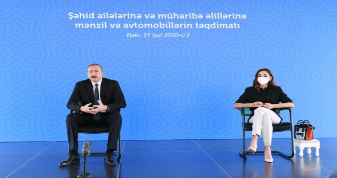 İlham Əliyev və xanımı Mehriban Əliyeva təqdimat mərasimində iştirak edib (FOTO)