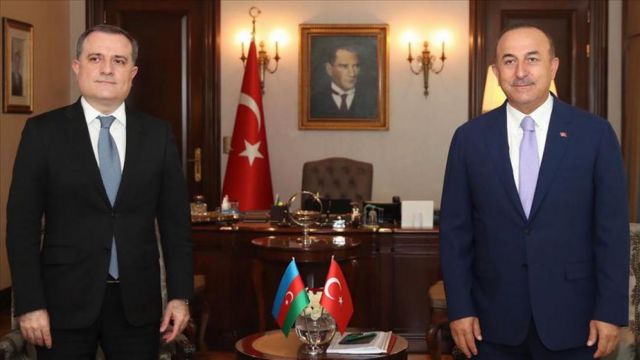 Mövlud Çavuşoğlu Ceyhun Bayramova zəng etdi