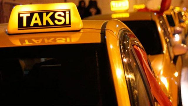 Bakıda taksi sürücüləri iki taksi şirkətini boykot edir